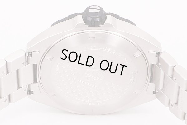 タグホイヤー　フォーミュラー１　WAZ1111　白文字盤　裏面拡大