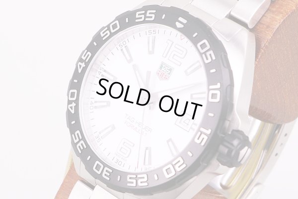 タグホイヤー　フォーミュラー１　WAZ1111　白文字盤　サイド拡大