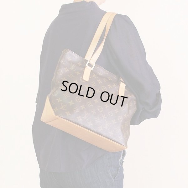 ルイ・ヴィトン カバ・ピアノ M51148 VI0022 掛けたイメージ