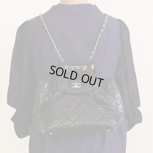 シャネル 2WAYショルダーバック シルバー金具 黒 背負ったイメージ