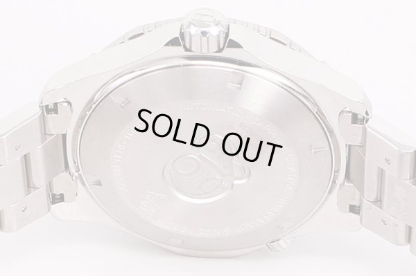 タグホイヤー　アクアレーサー　WAK2111-0　紺文字盤　裏面拡大