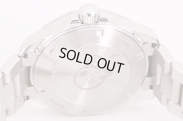 タグホイヤー　アクアレーサー　WAY111A　黒文字盤　裏面拡大