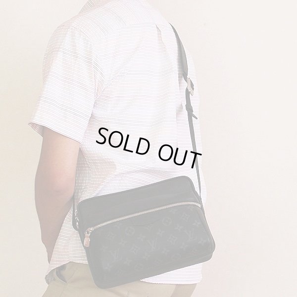 ルイ・ヴィトン　アウトドア・メッセンジャーＰＭ M30233 FO0189 ノワール　掛けたイメージ