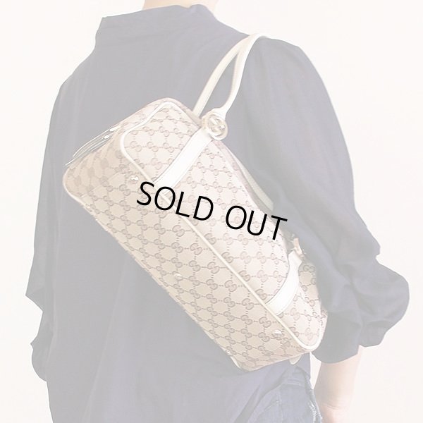 グッチ　ショルダートートバック 232958　ベージュ　掛けたイメージ