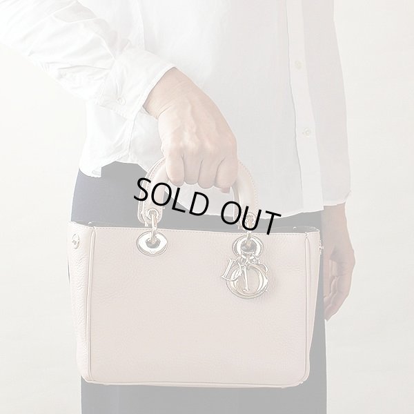 クリスチャンディオール 2WAYバック(ピンク) ディオリッシモ M09150TRL 持ったイメージ