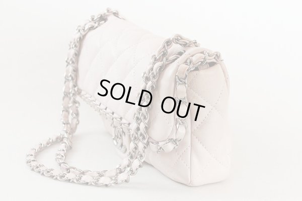 シャネル　ショルダーバック　（ピンクベージュ）　サイド