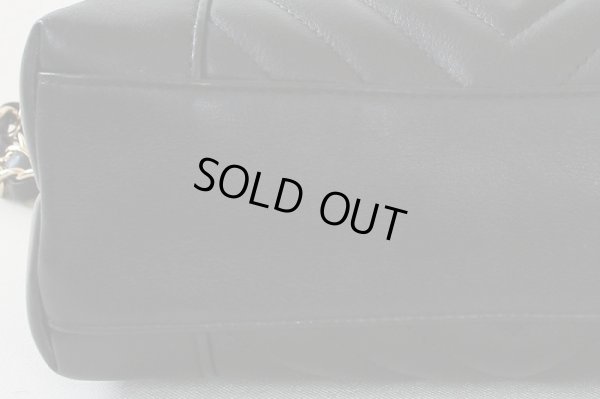 シャネル　ショルダーバック　シェブロン　（ブラック）　底拡大