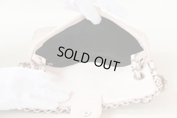 シャネル　ショルダーバック　（ピンクベージュ）　中身