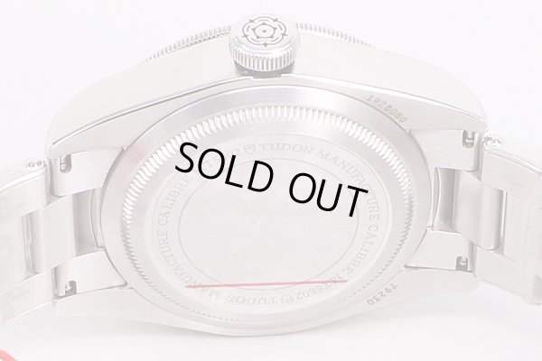 チュードル　ヘリテージ　ブラックベイ　97230N　黒文字盤　裏面拡大