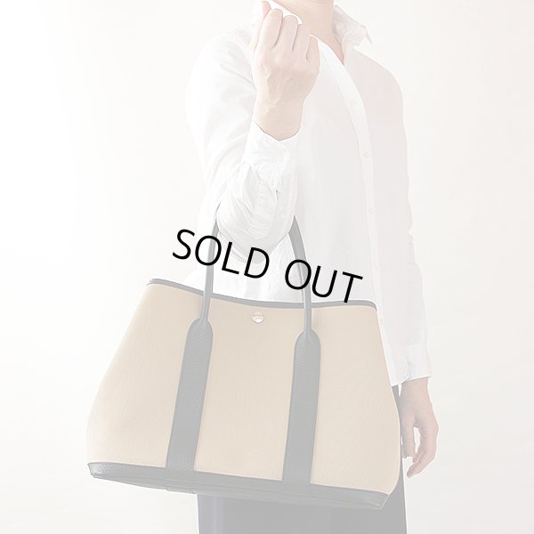 エルメス ガーデンパーティPM トレンチ 持ったイメージ