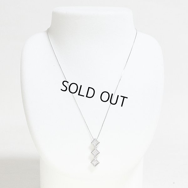 タサキ　K18WGダイアイリペンダントネックレス　0.13 6.60g　装着イメージ