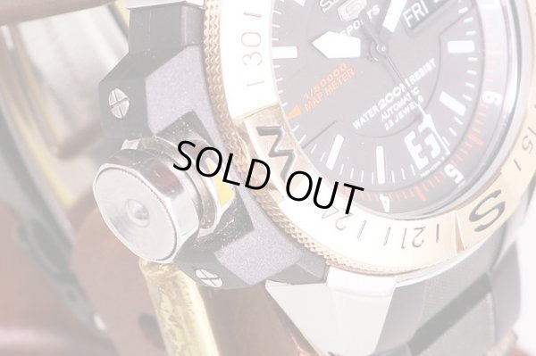 セイコー　セイコー５スポーツ　ＳＫＺ３２０Ｋ１　マップメーター 黒文字盤　サイド拡大(2)