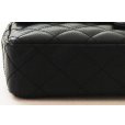 シャネル　チェーンショルダーバック ブラック／SIV金具　底拡大