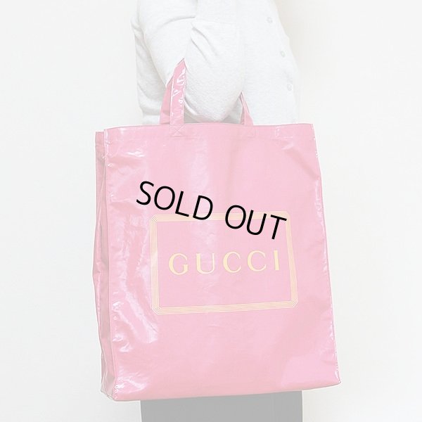 グッチ ミディアム トートバック 575140 560440 ピンク 掛けたイメージ