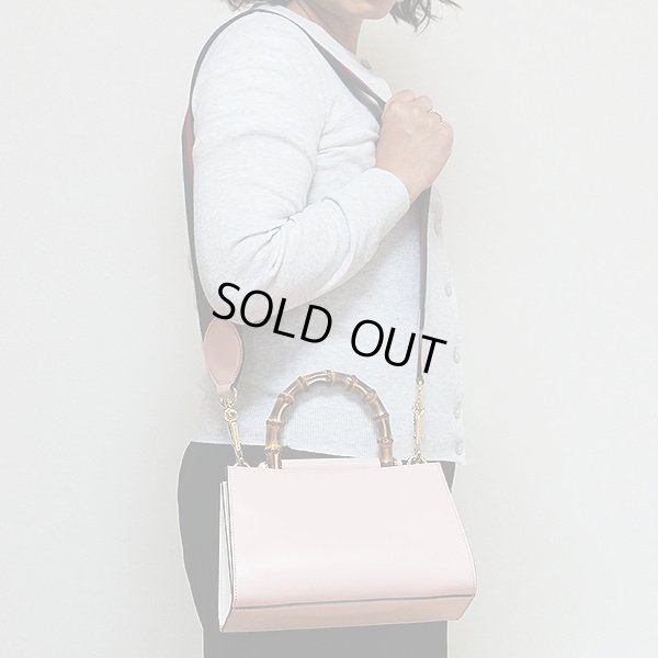 グッチ バンブーニムフェア2WAYハンドバック 470271 520981 ピンク 掛けたイメージ