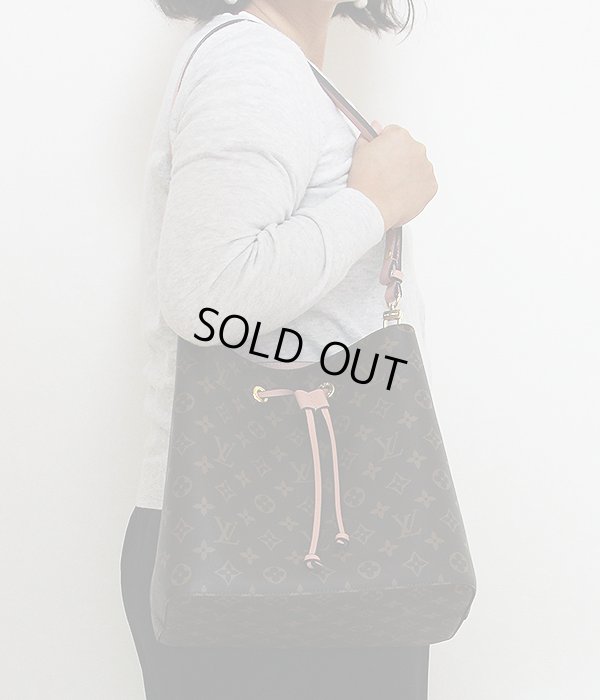 ルイ・ヴィトン　ネオノエ M44022 ローズプードル　掛けたイメージ