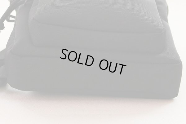 バレンシアガ エクスプローラー クロスボディバック 5936519TY45 1000 ブラック 底 拡大