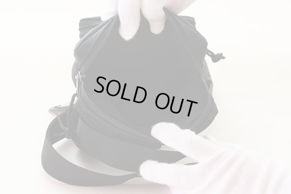 バレンシアガ エクスプローラー クロスボディバック 5936519TY45 1000 ブラック 中身