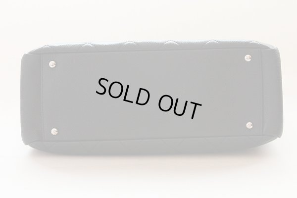 シャネル　チェーンショルダーバック ブラック／SIV金具　底