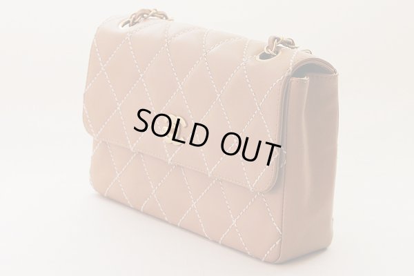 シャネル　ワイルドステッチ　チェーンショルダーバック　ベージュ／ゴー ルド金具　サイド