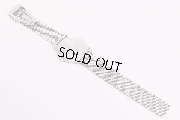 グッチ　タイムレス　ＹＡ１２６．３　黒文字盤　メッシュベルト状態　裏面