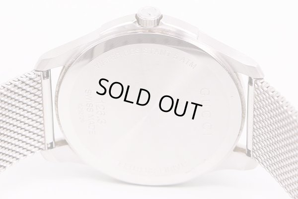 グッチ　タイムレス　ＹＡ１２６．３　黒文字盤　裏面拡大