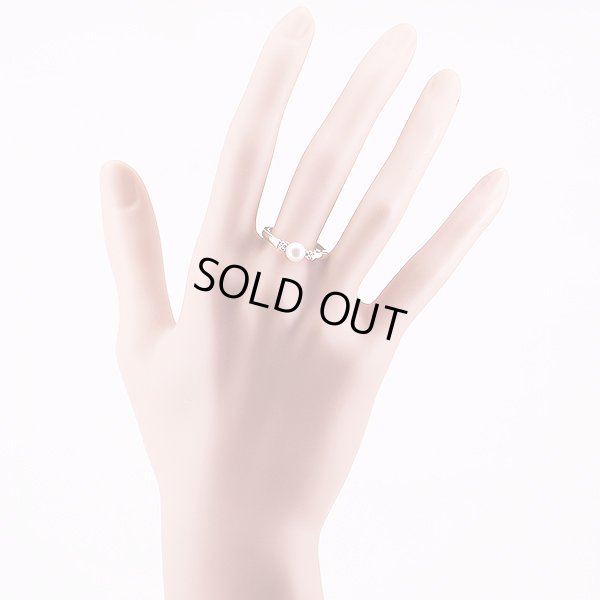 ミキモト　K18 パールダイアイリリング 5.50mm 3.50g　装着イメージ