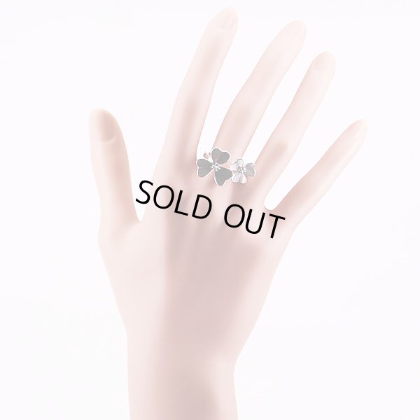 K18WG シェルダイアイリリング 0.08ct 7.10g　装着イメージ