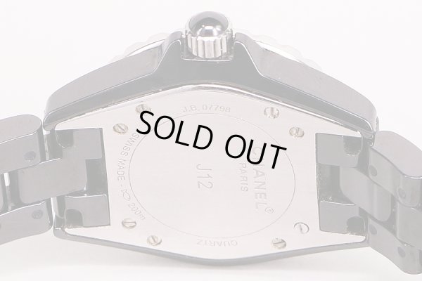 シャネル　Ｊ１２　Ｈ０６８２　黒文字盤　裏面拡大