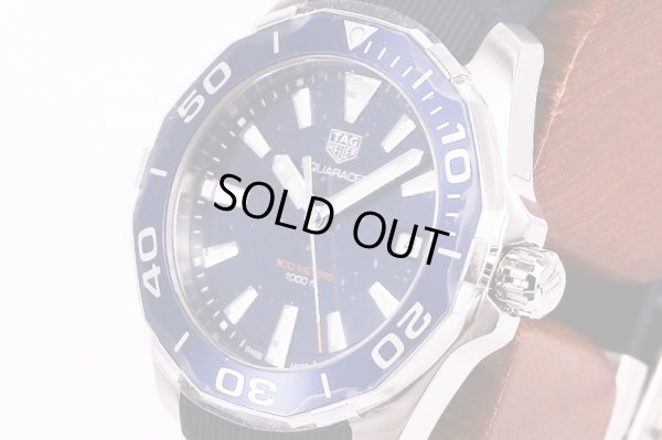 タグホイヤー　アクアレーサー　ＷＡＹ１１１Ｃ　紺文字盤　サイド拡大