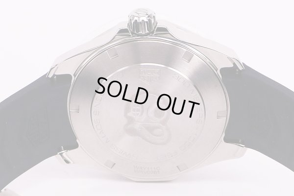 タグホイヤー　アクアレーサー　ＷＡＹ１１１Ｃ　紺文字盤　裏面拡大