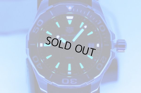 タグホイヤー　アクアレーサー　ＷＡＹ１１１Ｃ　紺文字盤　ライト