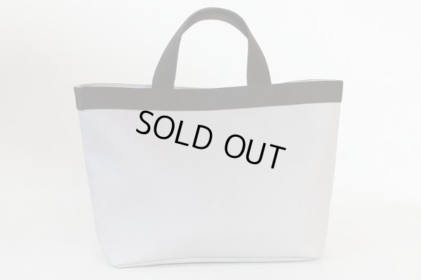 エルベシャプリエ リュクススクエアトートM 704GP マスティック/モカ 裏面