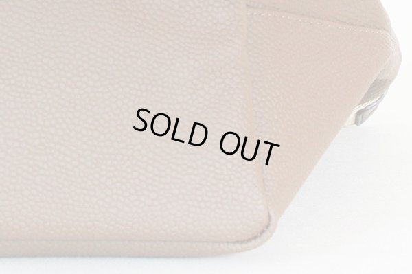 エルベシャプリエ リュクス舟型トートM 707GP トープ/ゴールド 底拡大