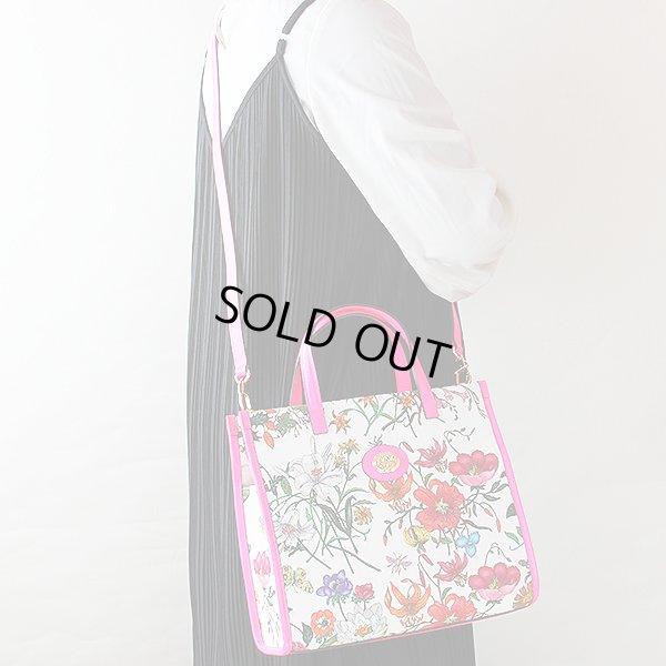 グッチ フローラ 2WAYショルダーバック 550141 520981 ピンク 掛けたイメージ