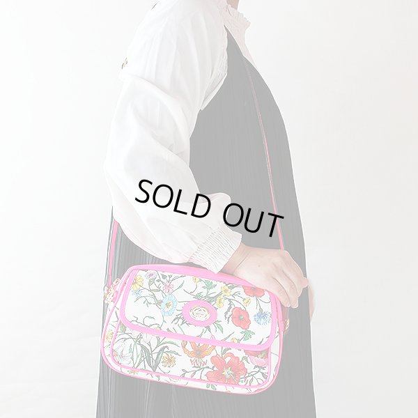 グッチ フローラ ショルダーバック 550147 493492 ピンク 掛けたイメージ