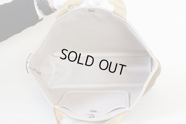 エルベシャプリエ リュクススクエアトートM 704GP トープ/ゴールド 中身