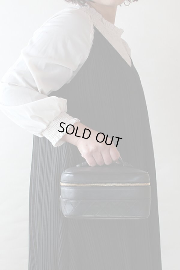 シャネル ビコローレ バニティバック 横型 ブラック 持ったイメージ