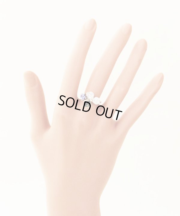 ティファニー　PT950 ペーパーフラワー タンザナイトダイアイリ フラワーリング 4.30g　装着イメージ