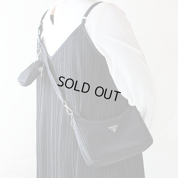 プラダ 2WAYショルダーバック 1BH204 ブラック 掛けたイメージ