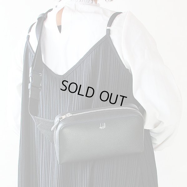 ダンヒル カドガン ラゲッジ キャンバスボディバック 20R3987CA001R ブラック 掛けたイメージ