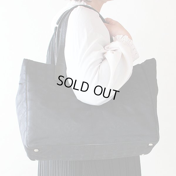 シャネル　ニュートラベルライン　トートMM　ノワール　掛けたイメージ