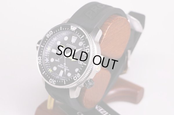 シチズン　ダイバー２００ｍデプスメーター　ＢＮ２０３６－Ｊ４Ｅ　黒文字盤　サイド