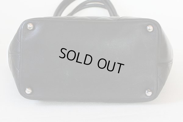 シャネル カンボンライン ミディアムトートバック ブラック/ホワイト 底