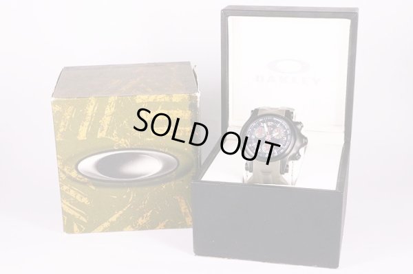 オークリー　ホールショットクロノ　１０ｔｈマウンテンディビジョン　黒文字盤　箱