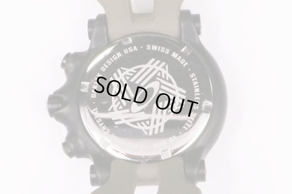 オークリー　ホールショットクロノ　１０ｔｈマウンテンディビジョン　黒文字盤　裏面拡大