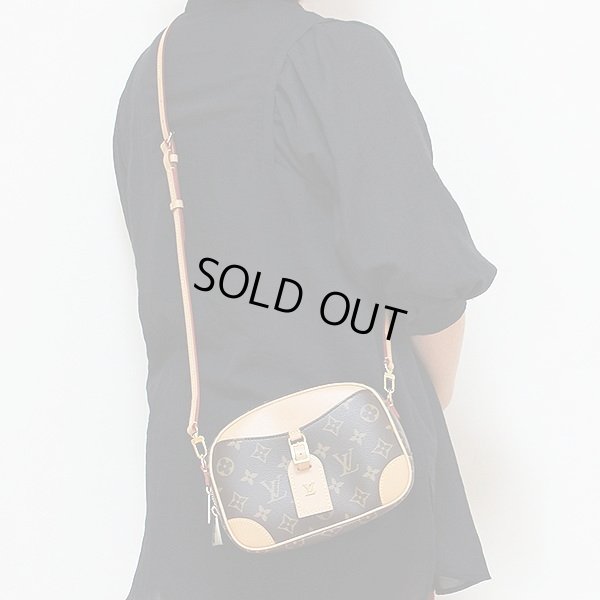 ルイ・ヴィトン　ドーヴィルMINI M45528　掛けたイメージ