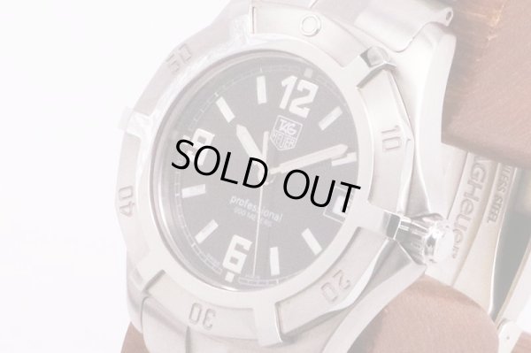 タグホイヤー　エクスクルーシブ　ＷＮ１１１０　黒文字盤　サイド拡大