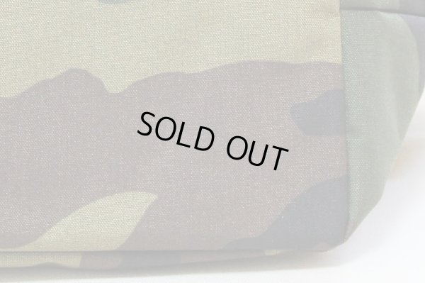 エルベシャプリエ ナイロン舟型トートM 1027W カモフラージュ 底拡大