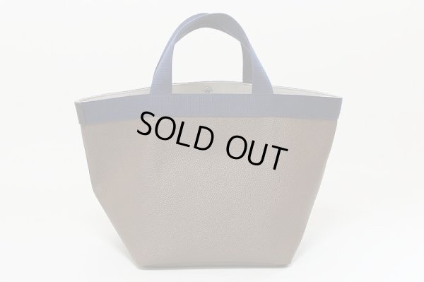 エルベシャプリエ リュクス舟型トートM 707GP トープ/ネイビー  裏面